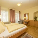 Hotel Lebzelter 3*