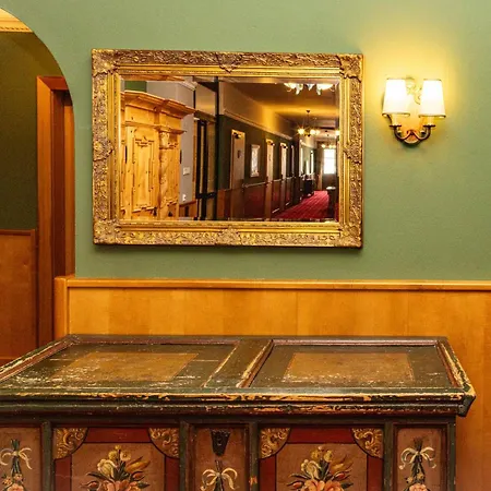 Hotel Lebzelter Zell am See